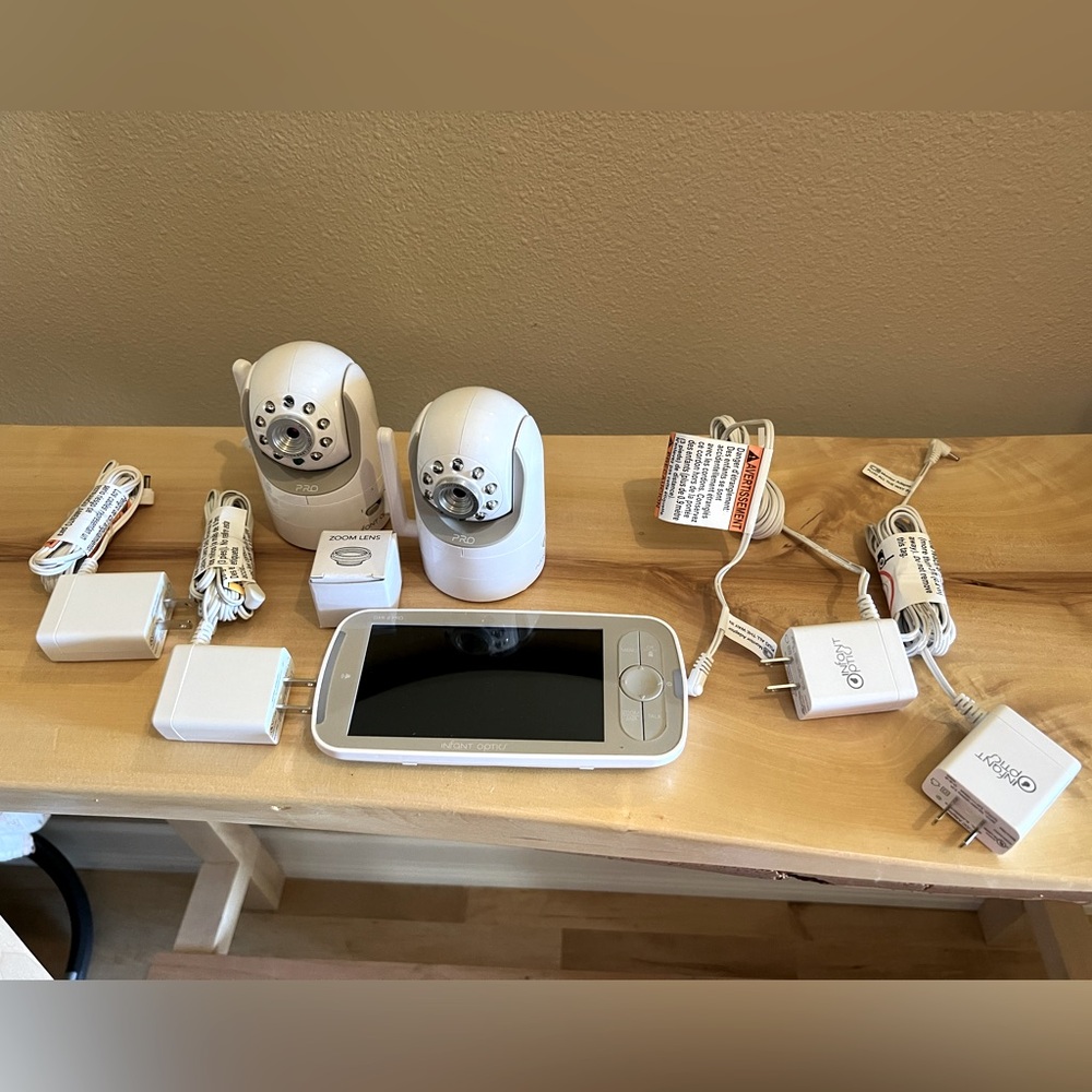 Infant Optics DXR-8 Pro Monitor and Cameras